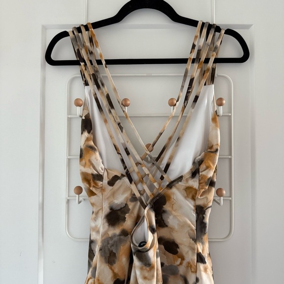 BCBG brown & tan abstract print one-piece strappy swimsuit - 14 (XL) NWT - Picture 4 of 6